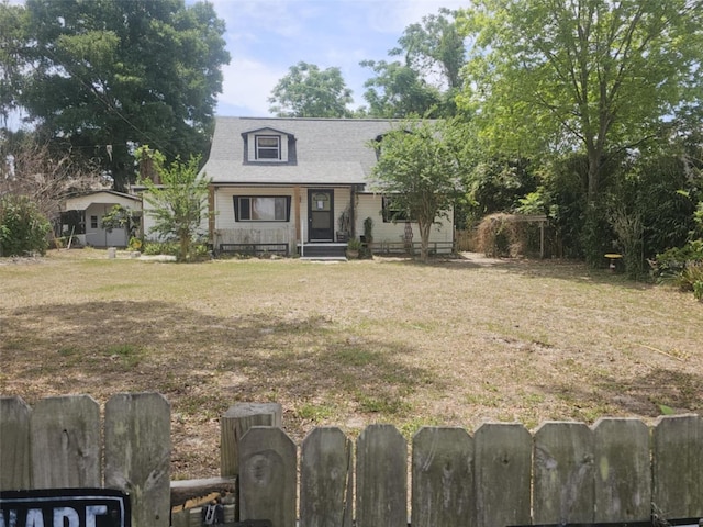 new england style home featuring a front lawn