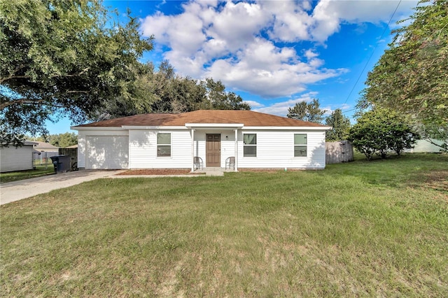 single story home with a front lawn