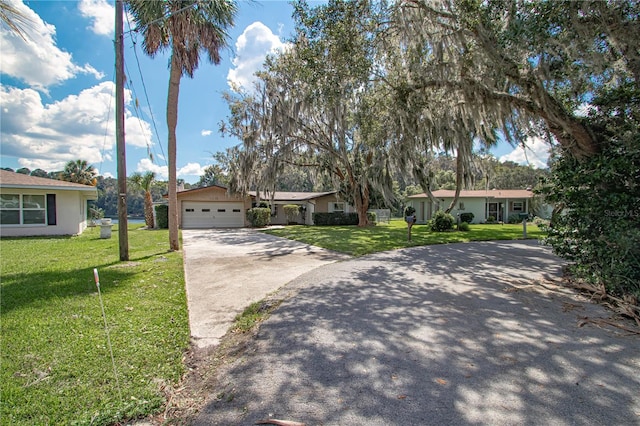 ranch-style home featuring a front lawn