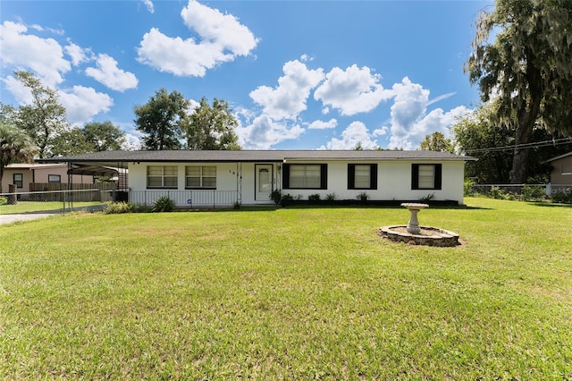 view of front facade featuring a front yard