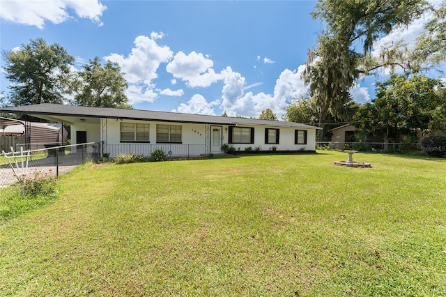 view of front of property featuring a front yard