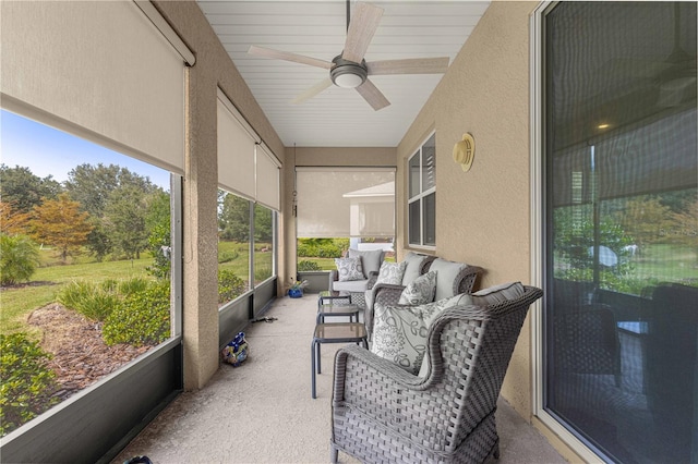 sunroom with ceiling fan