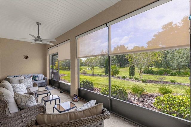 sunroom with ceiling fan