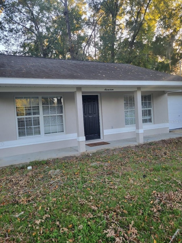 entrance to property featuring a porch