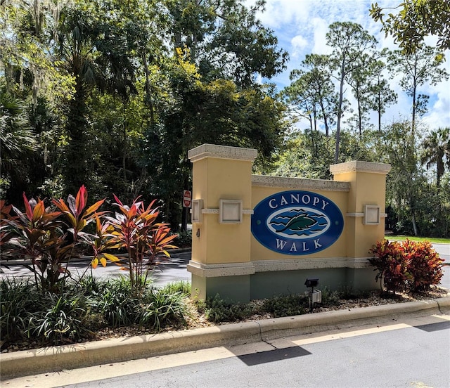 view of community / neighborhood sign