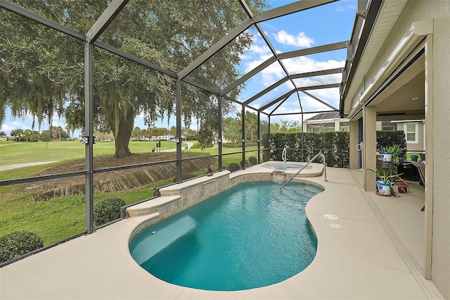 view of swimming pool featuring a lanai, a hot tub, a patio area, and a yard