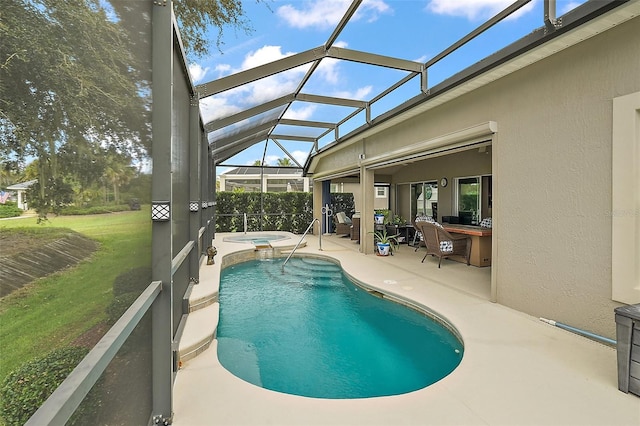 view of pool with an in ground hot tub, a yard, glass enclosure, and a patio