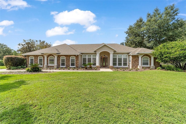 ranch-style house featuring a front lawn