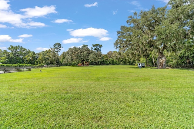 view of yard featuring a rural view