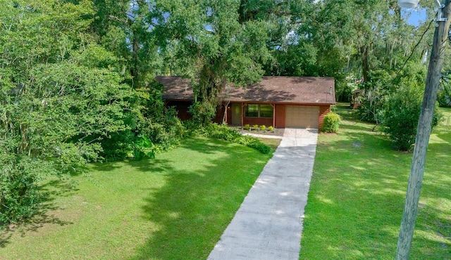 view of front facade with a front yard