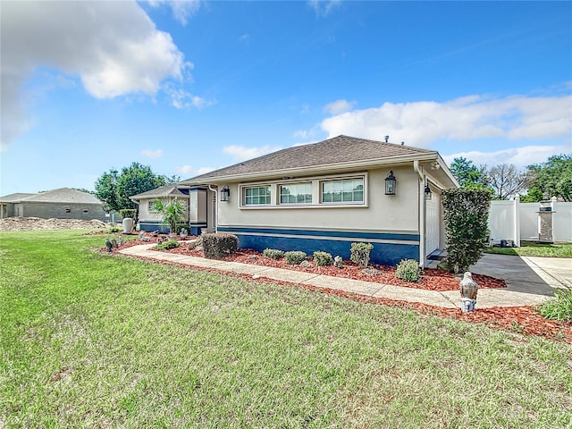 view of front of house with a front yard