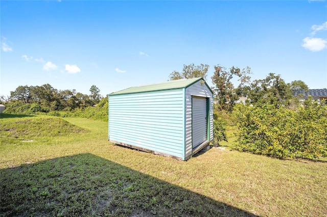 view of outdoor structure with a yard