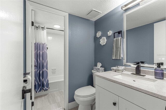 551 Fairways Dr Unit A, Ocala, FL 34472 - bathroom with vanity, shower / bath combination with curtain, toilet, visible vents, and a textured ceiling