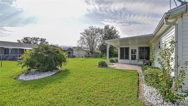 view of yard featuring a patio area