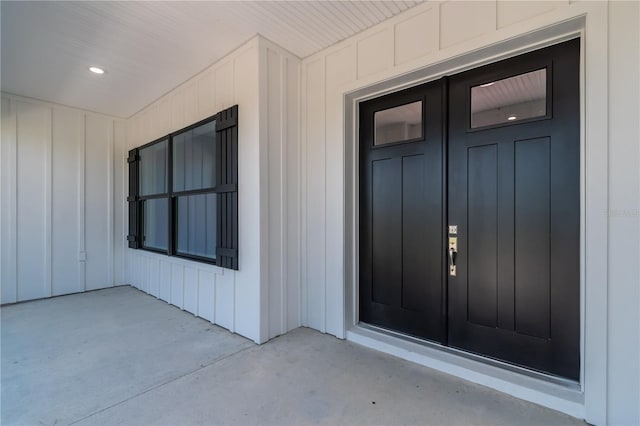 2073 NW 79th Loop, Ocala, FL 34475 - entrance to property with board and batten siding