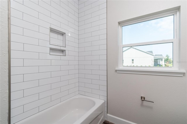 bathroom with tiled shower / bath combo