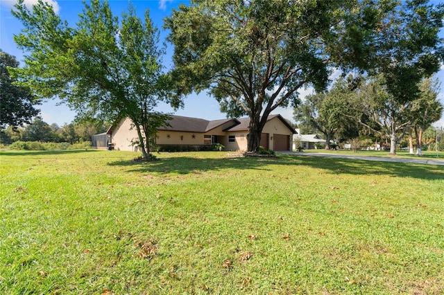 view of front facade featuring a front yard and a garage