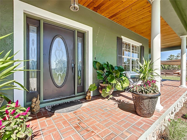 entrance to property featuring a porch