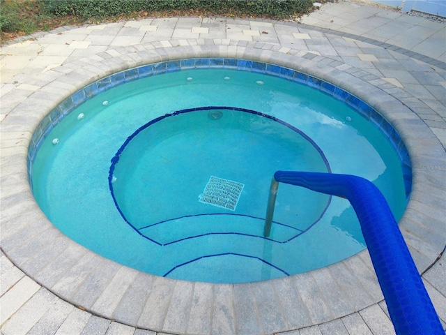 view of pool featuring an in ground hot tub