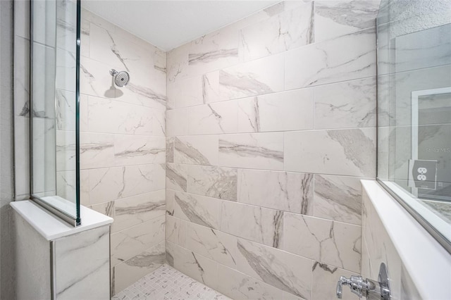 bathroom featuring tiled shower