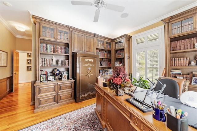 office area with ornamental molding, light hardwood / wood-style floors, and ceiling fan