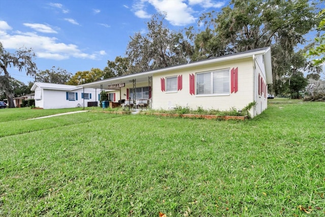 ranch-style house with a front yard