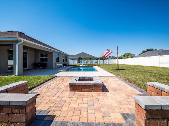 view of swimming pool featuring a yard, a patio area, and ceiling fan