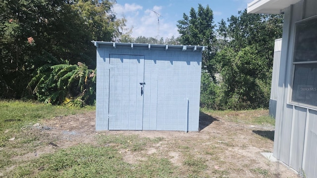 view of outbuilding