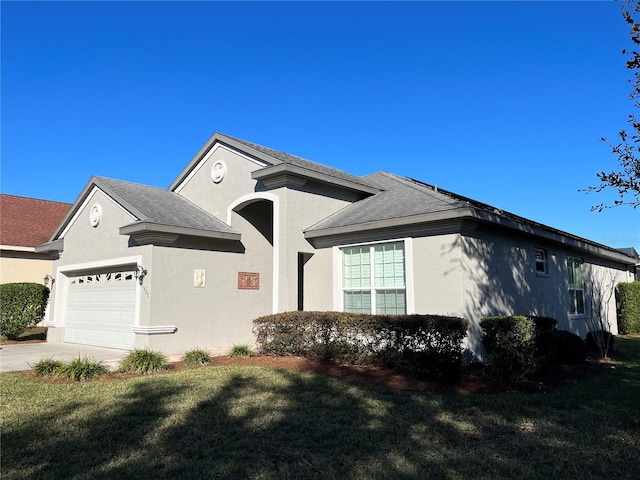 view of front of property featuring a garage and a front lawn