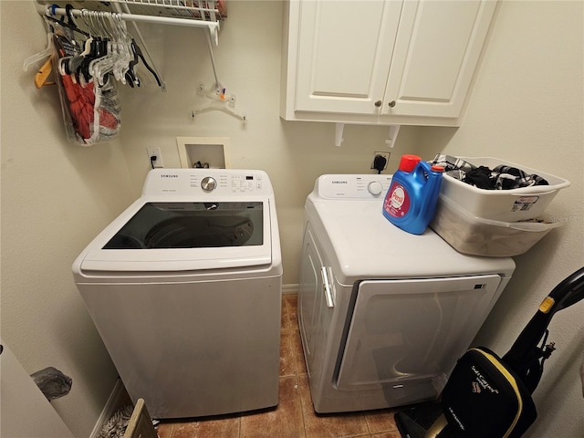 laundry room with cabinets and washing machine and clothes dryer