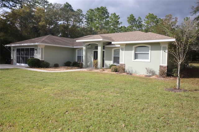 ranch-style home featuring a front lawn