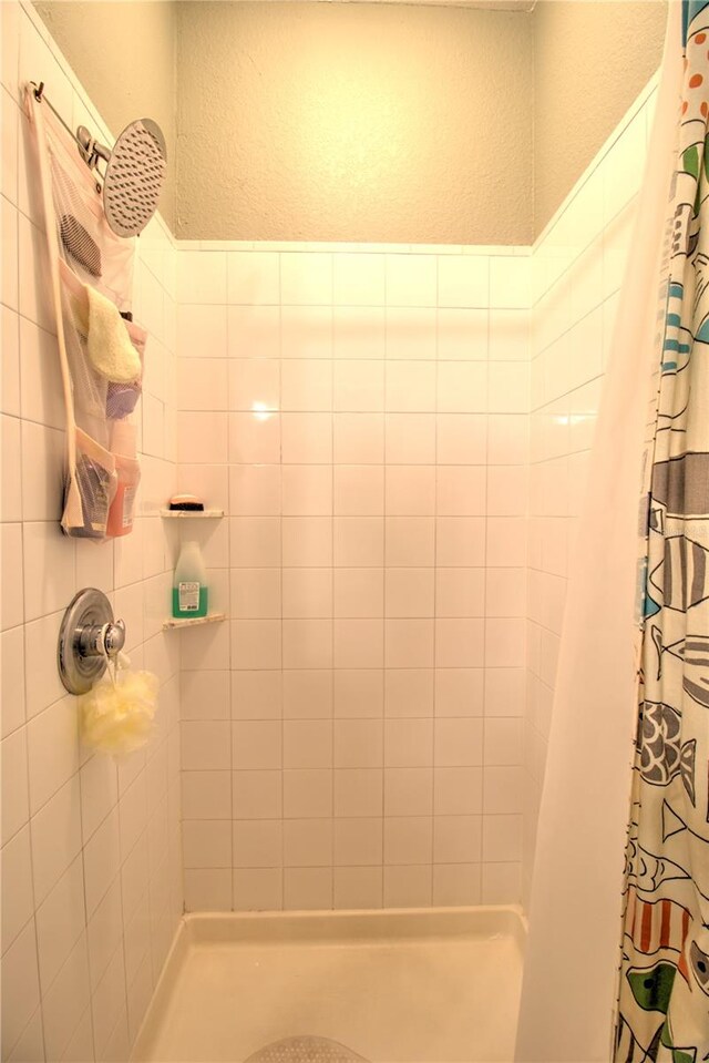 bathroom with curtained shower