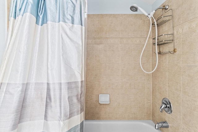 bathroom featuring shower / tub combo