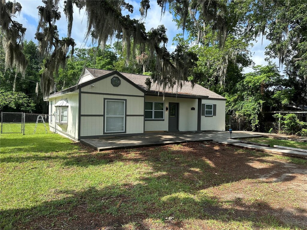 view of front of home with a front yard and a patio