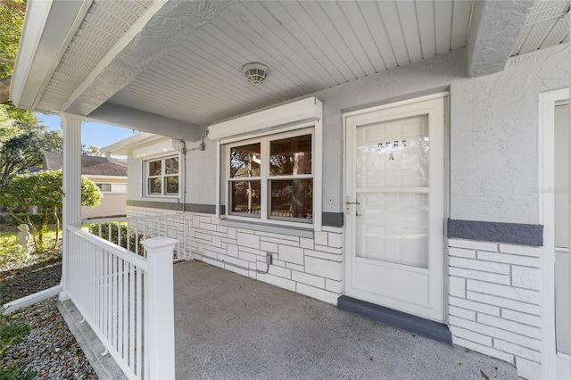 entrance to property featuring a porch