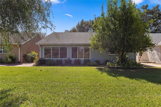 ranch-style home featuring a front lawn