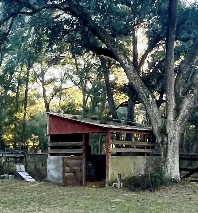 view of outdoor structure