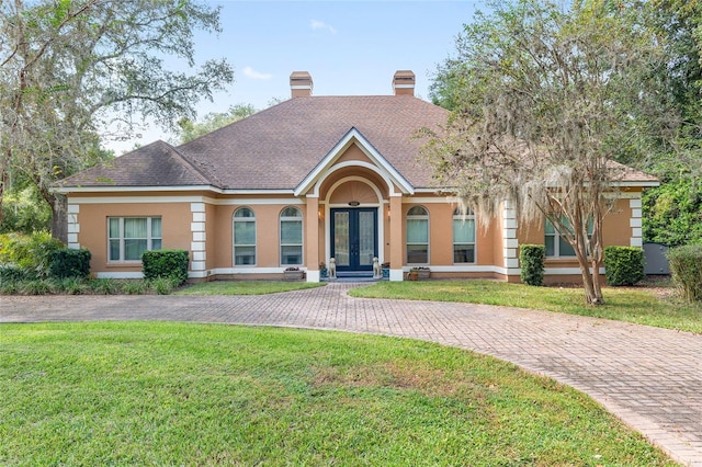 view of front of house with a front yard and covered porch