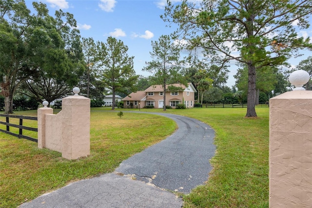 view of front of house featuring a front yard