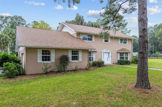 view of front of property featuring a front lawn