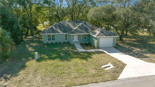 view of front of property featuring a front yard and a garage