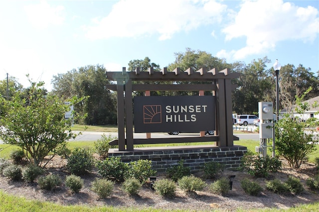 view of community / neighborhood sign