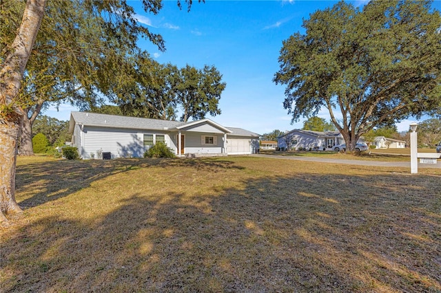 single story home featuring a front lawn