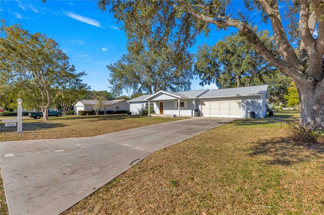 ranch-style house featuring a front lawn and a garage