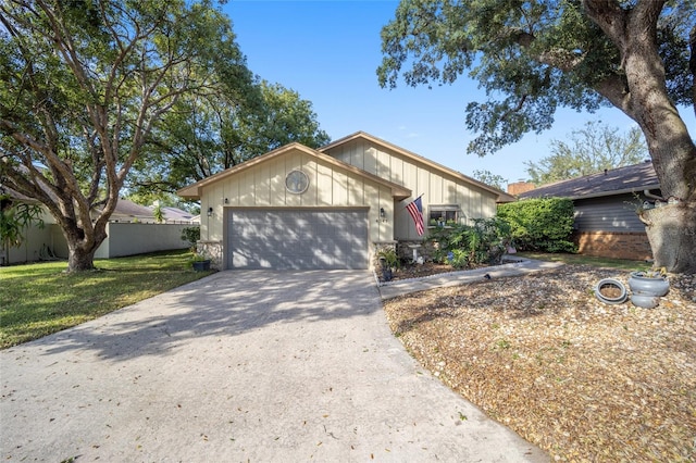 view of front facade featuring a garage and a front yard