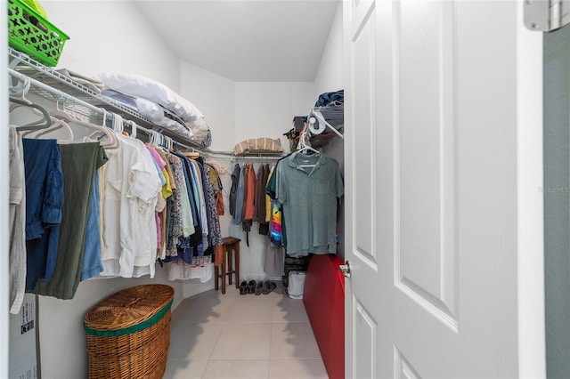 spacious closet featuring light tile patterned flooring