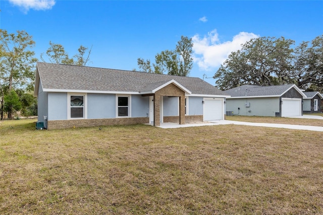 ranch-style house featuring a front lawn and a garage