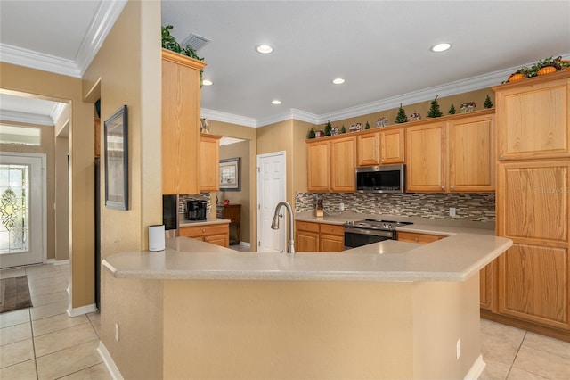 kitchen with kitchen peninsula, light tile patterned floors, appliances with stainless steel finishes, crown molding, and sink