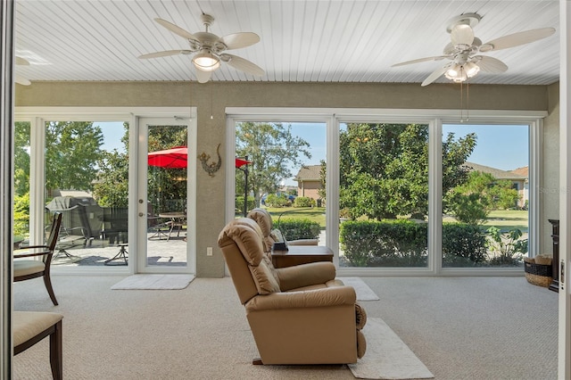 sunroom featuring ceiling fan