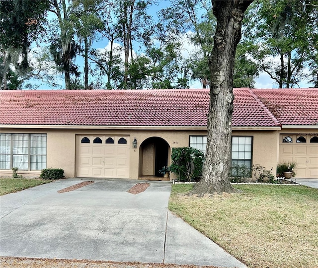 view of front of property featuring a garage and a front lawn